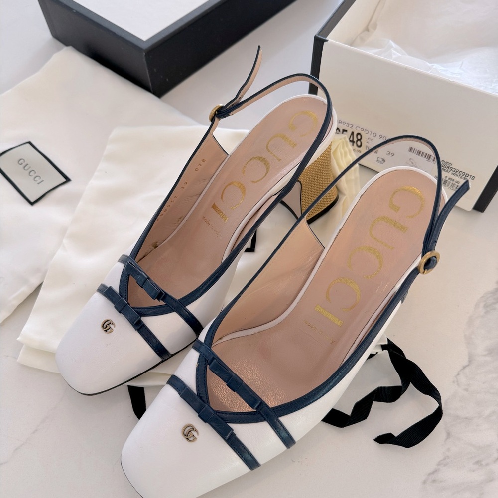 GUCCI GOLD HEELED SLINGBACK WHITE WITH NAVY TRIM